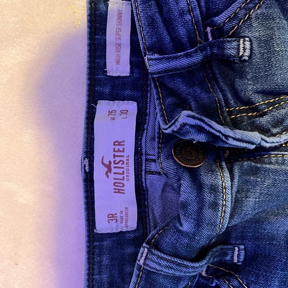 Hollister high rise super skinny jeans, barely worn - Picture 3 of 5